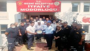 Başkan Uçar'dan Müdür Kahraman'a plaket