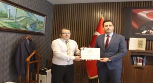 Başsavcıdan özverili adliye personeline takdir belgesi