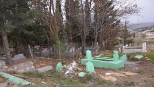 Besni'de 250 mezarın yeri değişeceği haberi cenaze yakınlarını üzüntüye boğdu