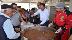 Besni’de 5 Bin Kişiye Aşure Dağıtıldı