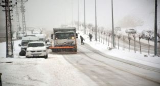 Besni’de 67 köy ve 48 mezra yolu ulaşıma kapandı