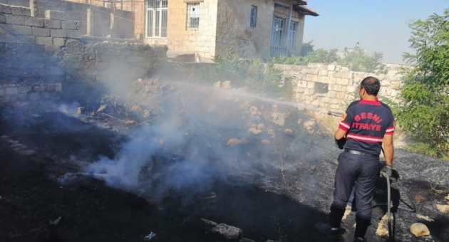 Besni'de Bahçe Yangını Büyümeden Söndürüldü