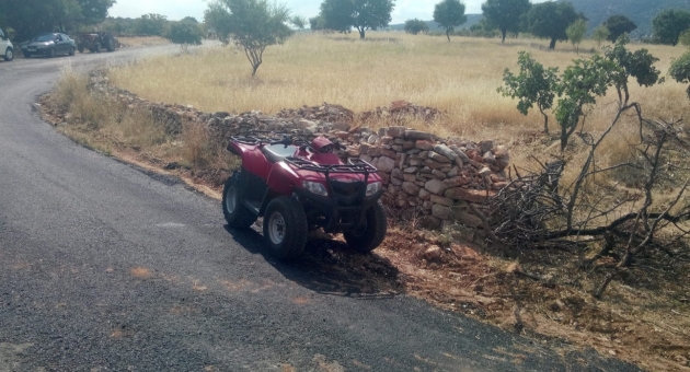 Besni'de Devrilen ATV'deki 5 Kişi Yaralandı