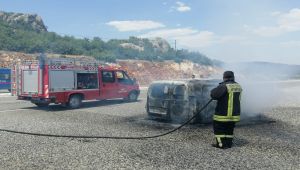 Besni’de hafif ticari araç alev alev yandı - Videolu Haber