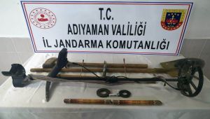 Besni'de kaçak kazıya 5 gözaltı