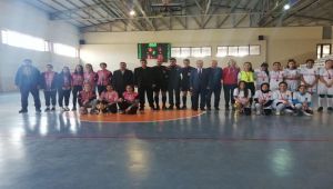 Besni’de Lisesi Genç Kızlar Futsalda İl Üçüncüsü Oldu