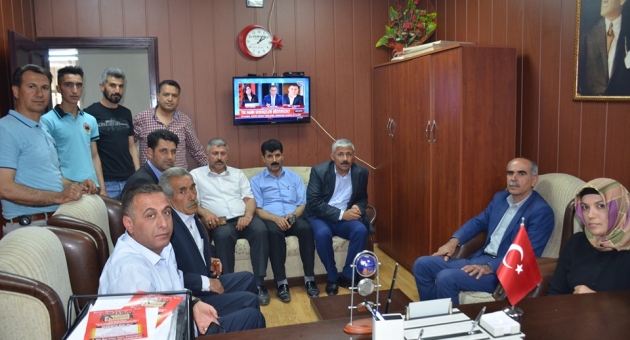 Besni’de Muhtarlardan Zengi’ye Destek