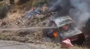 Besni'de otomobil alev alev yandı - Videolu Haber