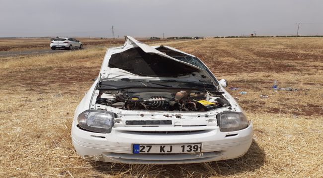 Besni’de Otomobil Şarampole Devrildi: 3 Yaralı