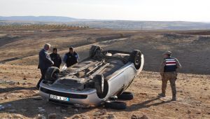 Besni'de Otomobil Takla Attı: 6 Yaralı