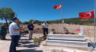 Besni'de şehitlik ziyareti