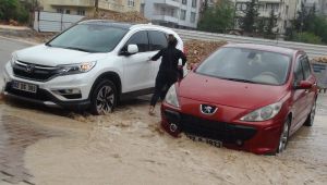 Besni’de Şiddetli Yağmur Hayatı Olumsuz Etkiledi - Videolu Haber