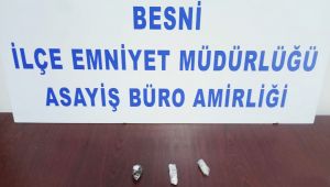 Besni'de üzerinde uyuşturucu bulunan 2 kişi yakalandı