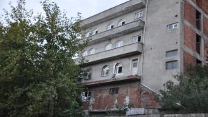 Besni İlçesinde, 4 Katlı Bina Tahliye Edildi