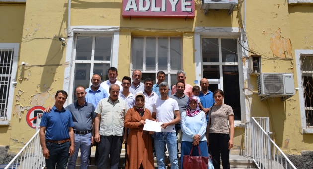 Besni’nin İlk Kadın Muhtarı Mazbatasını Aldı