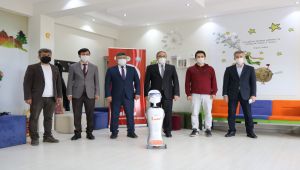 BİLSEM’den Türkiye’nin ilk yapay zeka destekli 'maske tanıyan' otonom robotu