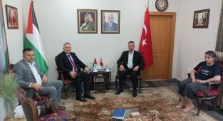 Büyükelçi Dr. Faed gazeteci Hamit Özpolat'ı Ankara'da kabul etti