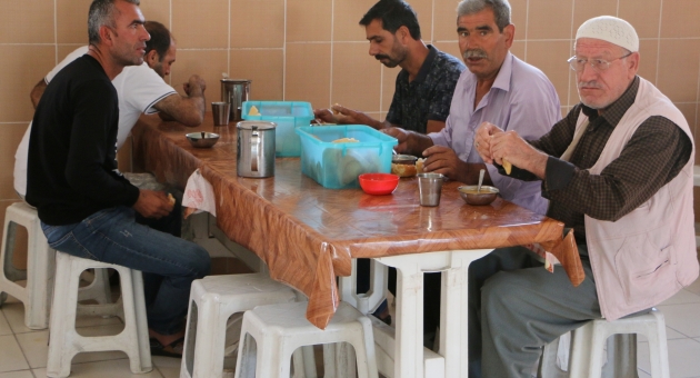 Büyükşehir'den Günlük 25 Bin Kişiye Sıcak Çorba İkramı
