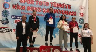 Büyükşehir’in kick bokscuları Antalya’da rüzgâr olup esti