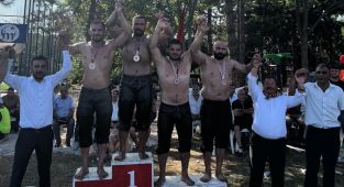 Büyükşehir'in pehlivanları 4 madalyayla gururlandırdı