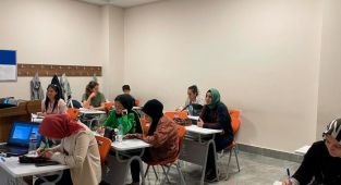 Büyükşehir'in projesi ile evde bakım verecek kişiler özel eğitim alıyor