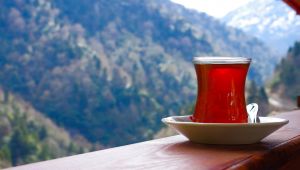 Çay keyfi zehre dönüşmesin; Şekerli çay birçok hastalığa davetiye çıkarıyor