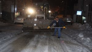 Çelikhan Belediyesinden Yol Tuzlama Çalışması