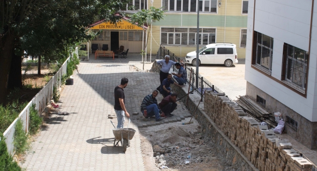 Çelikhan Çok Programlı Lisesinde Çevre Düzenlemesi