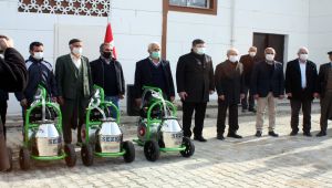 Çelikhan’da çiftçilere süt sağma makinesi verildi