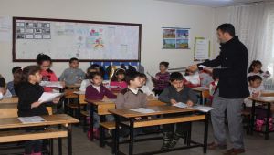 Çelikhan’da Minik Öğrencilerin Karne Heyecanı