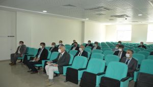 Çelikhan'da okul müdürleriyle değerlendirme toplantısı