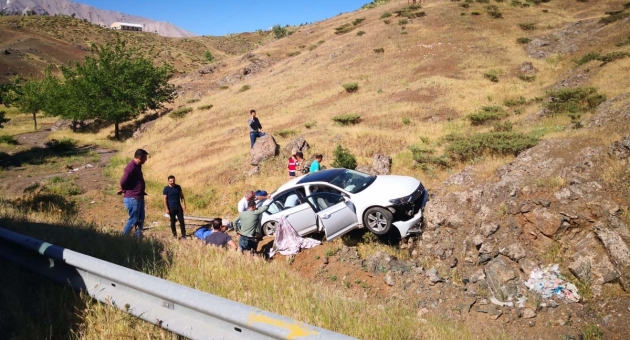 Çelikhan’da Otomobil Şarampole Devrildi: 5 yaralı