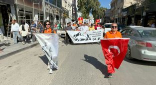 Çocuk felcine son: Engelliler Adıyaman'ı unutmadık, unutmayacağız diyerek yürüdü