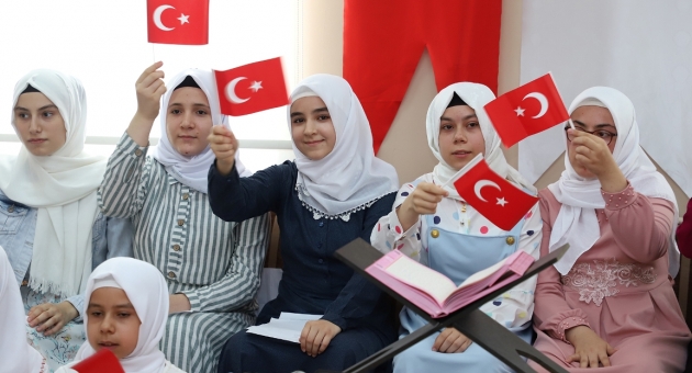 Çocuklar 15’temmuz Şehitlerini Andı