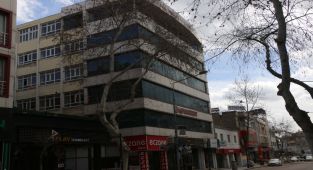 Çökme tehlikesi bulunan bina çevresinde güvenlik önlemi alındı