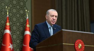 Cumhurbaşkanı Erdoğan: 'Eline mikrofon alan herkes gazeteci değildir'