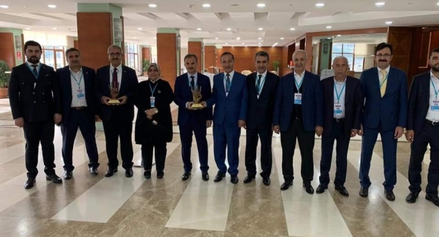 Cumhurbaşkanı Erdoğan'ın Elinden 3 Ödül Aldılar