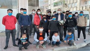 Cumhuriyet Mahallesi gençlerinden semt sahası talebi