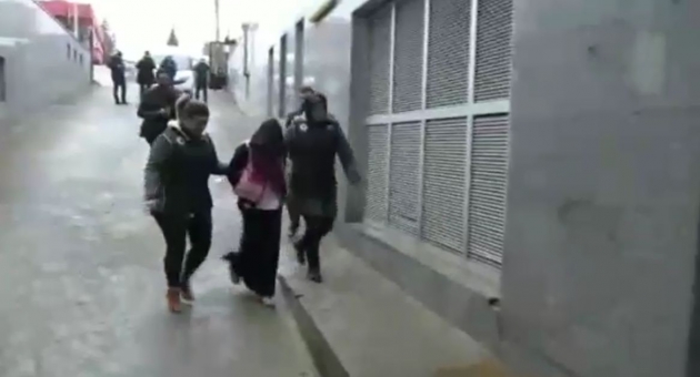 DEAŞ'lı Kadın Teröristi PKK'lılar Para Karşılığı Sınıra Ulaştırmış