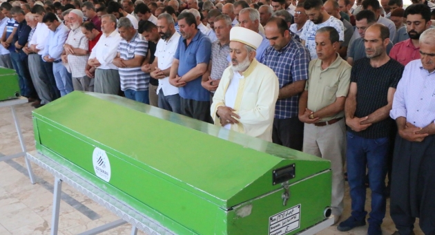 Denizde Boğulan 2 Kardeş Adıyaman'da Toprağa Verildi