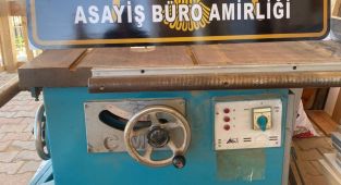 Depremde çalınan mobilya kesme makinesine 2 gözaltı