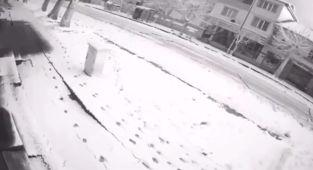 Depremde yolun yarılma anı güvenlik kamerasına yansıdı - Videolu Haber