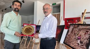Depremzede çocukların 'Dede'sine plaket - Videolu Haber