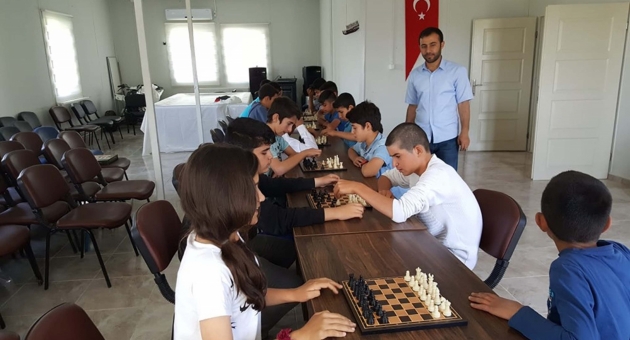 Depremzede Öğrenciler, Satranç Turnuvasında Yarıştı