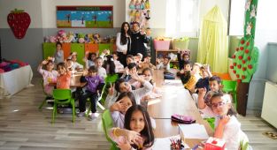 Depremzede öğretmen ve velilerden köy okullarıyla örnek dayanışma