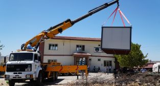 Depremzedenin yardımına başkan Yılmaz yetişti