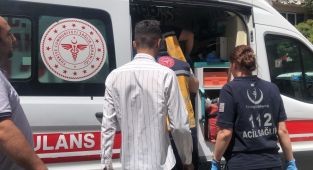 Devrilen motosiklet sürücüsü yaralandı