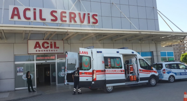 Devrilen Traktörde Baba Yaralandı, Oğlu Öldü