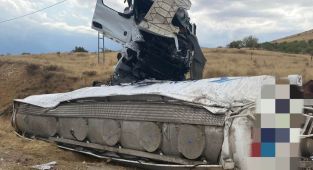 Devrilen yakıt dolu tanker sürücüsü yaralandı - Videolu Haber