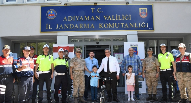“Dikkat Sizden Notlar Bizden” Projesi Kapsamında Başarılı Öğrenciler Ödüllendirildi